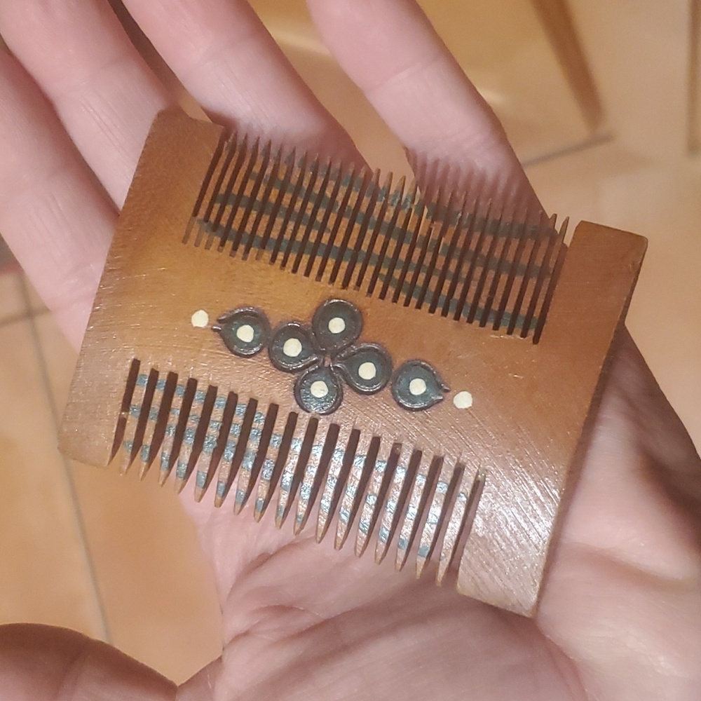 Handmade Painted Wooden Rectangular Comb - Picture 3 of 4